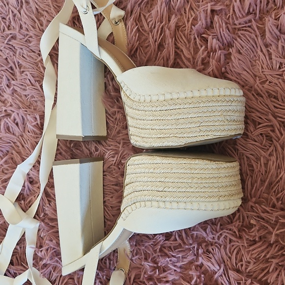 Shoe Dazzle Cream Espadrille Platform Sandals - Picture 3 of 4